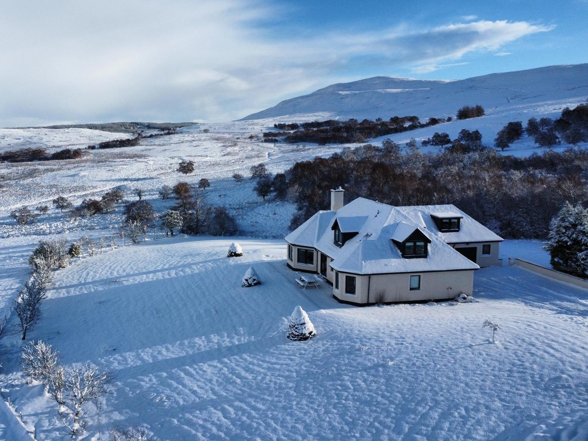 Challenger Lodge Lairg Exterior photo