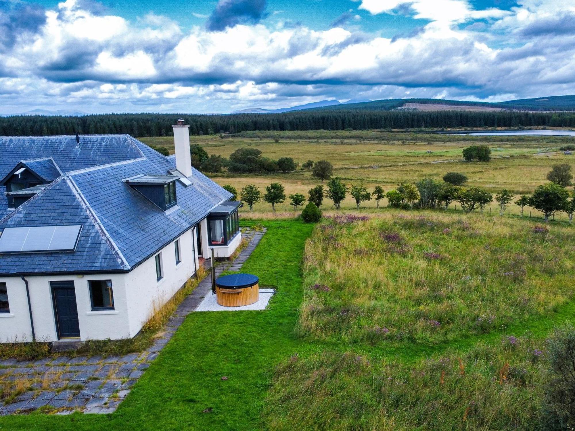 Challenger Lodge Lairg Exterior photo